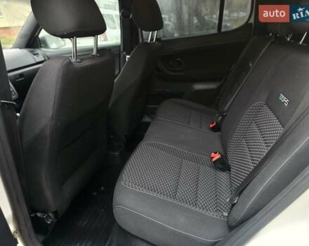 Белый Шкода Фабия, объемом двигателя 1.39 л и пробегом 213 тыс. км за 7250 $, фото 12 на Automoto.ua