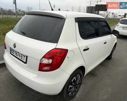 Белый Шкода Фабия, объемом двигателя 1.2 л и пробегом 184 тыс. км за 4800 $, фото 3 на Automoto.ua