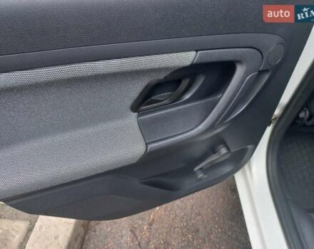 Белый Шкода Фабия, объемом двигателя 1.2 л и пробегом 48 тыс. км за 5000 $, фото 8 на Automoto.ua