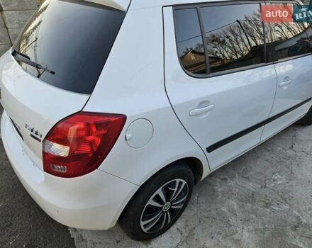 Белый Шкода Фабия, объемом двигателя 1.6 л и пробегом 198 тыс. км за 5200 $, фото 30 на Automoto.ua