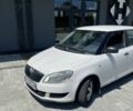 Белый Шкода Фабия, объемом двигателя 1.4 л и пробегом 300 тыс. км за 4800 $, фото 2 на Automoto.ua