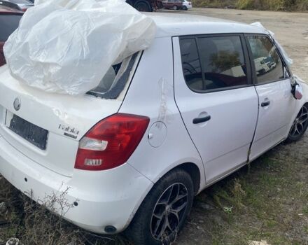 Белый Шкода Фабия, объемом двигателя 1.2 л и пробегом 150 тыс. км за 1300 $, фото 3 на Automoto.ua