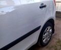 Белый Шкода Фабия, объемом двигателя 1.6 л и пробегом 235 тыс. км за 5800 $, фото 4 на Automoto.ua