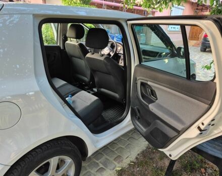 Белый Шкода Фабия, объемом двигателя 1.2 л и пробегом 140 тыс. км за 5900 $, фото 7 на Automoto.ua