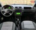 Белый Шкода Фабия, объемом двигателя 1.2 л и пробегом 225 тыс. км за 3900 $, фото 5 на Automoto.ua