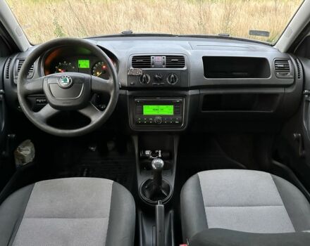 Білий Шкода Фабія, об'ємом двигуна 1.2 л та пробігом 220 тис. км за 4200 $, фото 5 на Automoto.ua