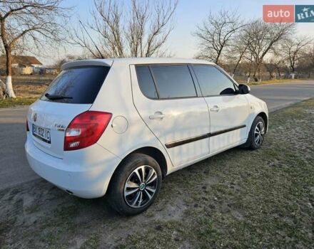 Белый Шкода Фабия, объемом двигателя 1.6 л и пробегом 198 тыс. км за 5200 $, фото 9 на Automoto.ua