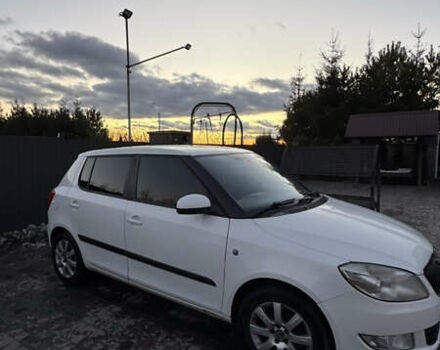 Белый Шкода Фабия, объемом двигателя 1.6 л и пробегом 294 тыс. км за 4700 $, фото 1 на Automoto.ua