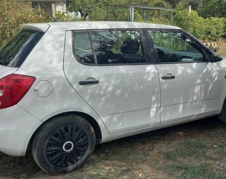 Белый Шкода Фабия, объемом двигателя 1.6 л и пробегом 264 тыс. км за 5500 $, фото 2 на Automoto.ua