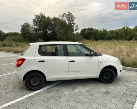 Белый Шкода Фабия, объемом двигателя 1.2 л и пробегом 225 тыс. км за 3900 $, фото 3 на Automoto.ua