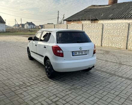 Белый Шкода Фабия, объемом двигателя 1.2 л и пробегом 265 тыс. км за 3299 $, фото 2 на Automoto.ua