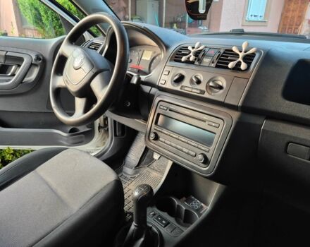 Белый Шкода Фабия, объемом двигателя 1.2 л и пробегом 140 тыс. км за 5900 $, фото 8 на Automoto.ua