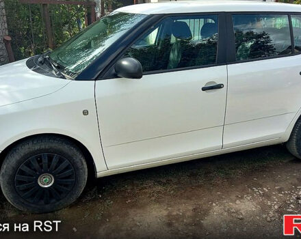 Белый Шкода Фабия, объемом двигателя 1.6 л и пробегом 264 тыс. км за 5500 $, фото 2 на Automoto.ua
