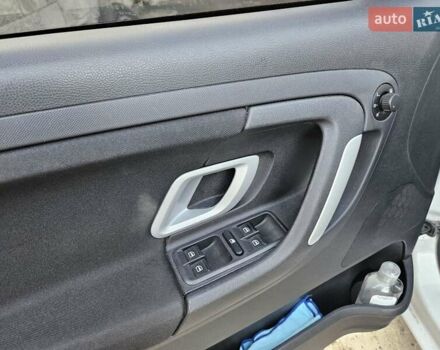 Белый Шкода Фабия, объемом двигателя 1.6 л и пробегом 198 тыс. км за 5200 $, фото 37 на Automoto.ua