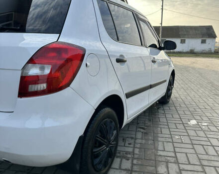 Белый Шкода Фабия, объемом двигателя 1.2 л и пробегом 266 тыс. км за 3299 $, фото 6 на Automoto.ua