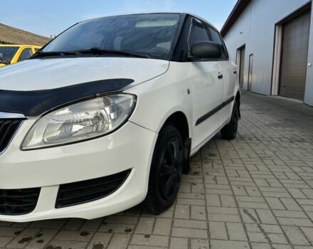 Белый Шкода Фабия, объемом двигателя 1.2 л и пробегом 265 тыс. км за 3299 $, фото 5 на Automoto.ua