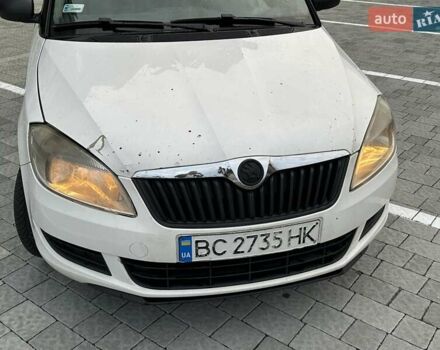 Белый Шкода Фабия, объемом двигателя 1.2 л и пробегом 225 тыс. км за 3900 $, фото 4 на Automoto.ua