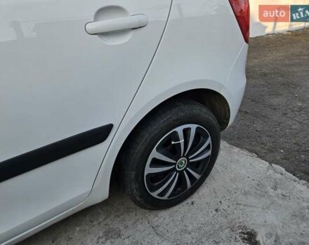 Белый Шкода Фабия, объемом двигателя 1.6 л и пробегом 198 тыс. км за 5200 $, фото 22 на Automoto.ua