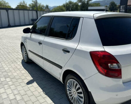 Белый Шкода Фабия, объемом двигателя 1.6 л и пробегом 292 тыс. км за 5700 $, фото 4 на Automoto.ua