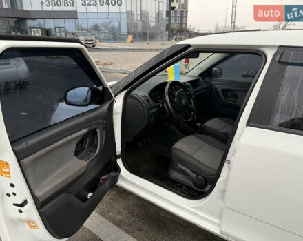 Белый Шкода Фабия, объемом двигателя 1.2 л и пробегом 184 тыс. км за 4800 $, фото 16 на Automoto.ua