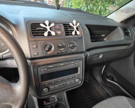 Белый Шкода Фабия, объемом двигателя 1.2 л и пробегом 140 тыс. км за 5900 $, фото 6 на Automoto.ua