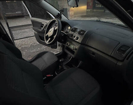 Белый Шкода Фабия, объемом двигателя 1.6 л и пробегом 294 тыс. км за 4700 $, фото 7 на Automoto.ua