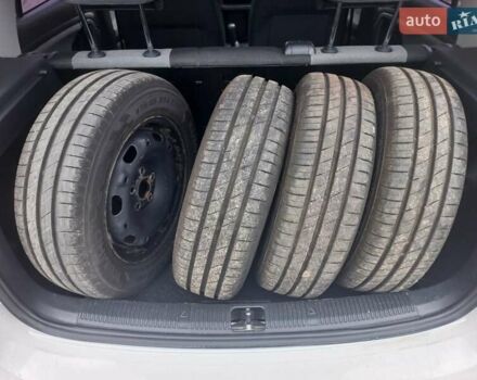 Белый Шкода Фабия, объемом двигателя 1.2 л и пробегом 48 тыс. км за 5000 $, фото 24 на Automoto.ua