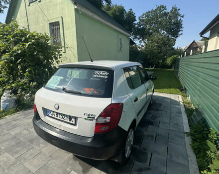 Белый Шкода Фабия, объемом двигателя 1.6 л и пробегом 237 тыс. км за 4599 $, фото 9 на Automoto.ua