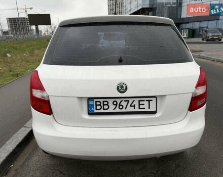 Белый Шкода Фабия, объемом двигателя 1.2 л и пробегом 184 тыс. км за 4800 $, фото 4 на Automoto.ua