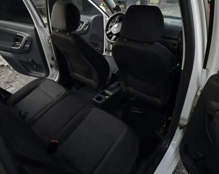 Белый Шкода Фабия, объемом двигателя 1.6 л и пробегом 294 тыс. км за 4700 $, фото 6 на Automoto.ua