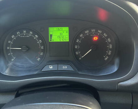 Белый Шкода Фабия, объемом двигателя 1.6 л и пробегом 196 тыс. км за 5200 $, фото 7 на Automoto.ua