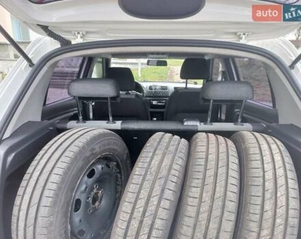 Белый Шкода Фабия, объемом двигателя 1.2 л и пробегом 48 тыс. км за 5000 $, фото 23 на Automoto.ua