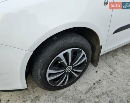 Белый Шкода Фабия, объемом двигателя 1.6 л и пробегом 198 тыс. км за 5200 $, фото 24 на Automoto.ua