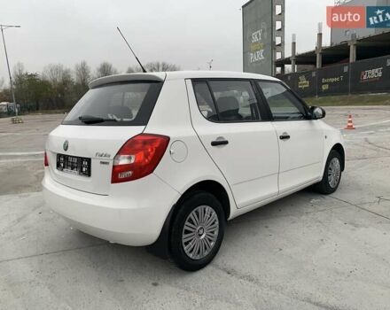 Белый Шкода Фабия, объемом двигателя 1.39 л и пробегом 230 тыс. км за 3698 $, фото 16 на Automoto.ua