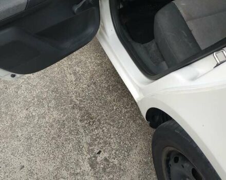 Белый Шкода Фабия, объемом двигателя 1.2 л и пробегом 288 тыс. км за 3400 $, фото 11 на Automoto.ua