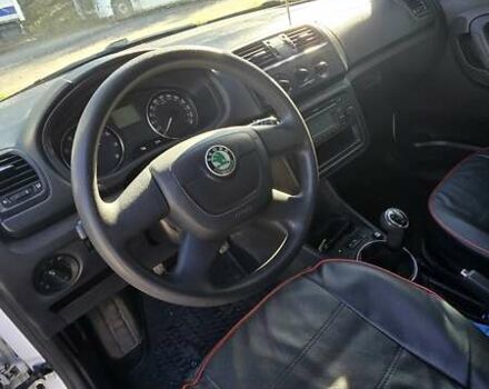 Белый Шкода Фабия, объемом двигателя 1.2 л и пробегом 102 тыс. км за 4700 $, фото 16 на Automoto.ua