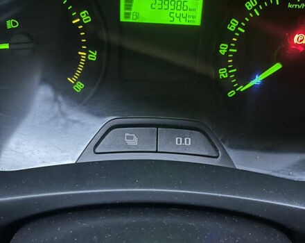 Белый Шкода Фабия, объемом двигателя 1.2 л и пробегом 240 тыс. км за 5000 $, фото 1 на Automoto.ua