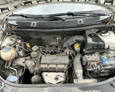 Белый Шкода Фабия, объемом двигателя 1.2 л и пробегом 270 тыс. км за 3450 $, фото 9 на Automoto.ua