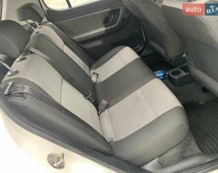 Белый Шкода Фабия, объемом двигателя 1.39 л и пробегом 230 тыс. км за 3698 $, фото 53 на Automoto.ua