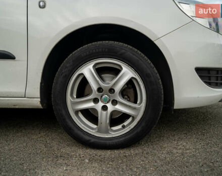 Білий Шкода Фабія, об'ємом двигуна 1.39 л та пробігом 286 тис. км за 4500 $, фото 5 на Automoto.ua
