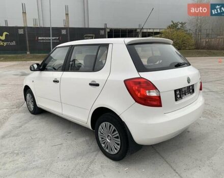 Белый Шкода Фабия, объемом двигателя 1.39 л и пробегом 230 тыс. км за 3698 $, фото 13 на Automoto.ua