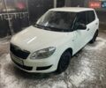 Белый Шкода Фабия, объемом двигателя 1.2 л и пробегом 210 тыс. км за 3800 $, фото 1 на Automoto.ua