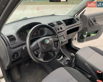 Белый Шкода Фабия, объемом двигателя 1.39 л и пробегом 230 тыс. км за 3698 $, фото 37 на Automoto.ua