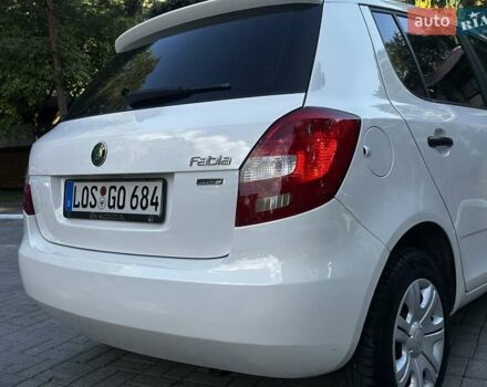 Белый Шкода Фабия, объемом двигателя 1.6 л и пробегом 207 тыс. км за 5590 $, фото 45 на Automoto.ua
