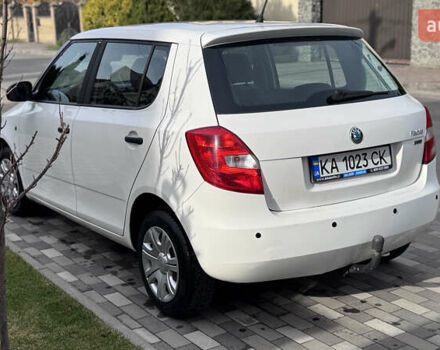 Белый Шкода Фабия, объемом двигателя 1.6 л и пробегом 260 тыс. км за 5150 $, фото 6 на Automoto.ua