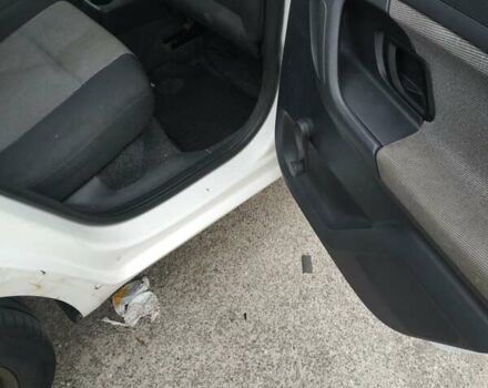 Белый Шкода Фабия, объемом двигателя 1.2 л и пробегом 288 тыс. км за 3400 $, фото 5 на Automoto.ua