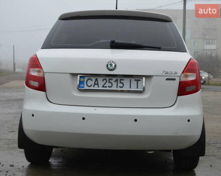 Белый Шкода Фабия, объемом двигателя 1.39 л и пробегом 188 тыс. км за 4999 $, фото 5 на Automoto.ua