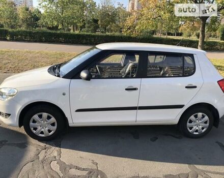 Белый Шкода Фабия, объемом двигателя 1.2 л и пробегом 25 тыс. км за 6200 $, фото 6 на Automoto.ua