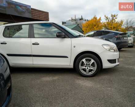 Білий Шкода Фабія, об'ємом двигуна 1.39 л та пробігом 286 тис. км за 4500 $, фото 4 на Automoto.ua
