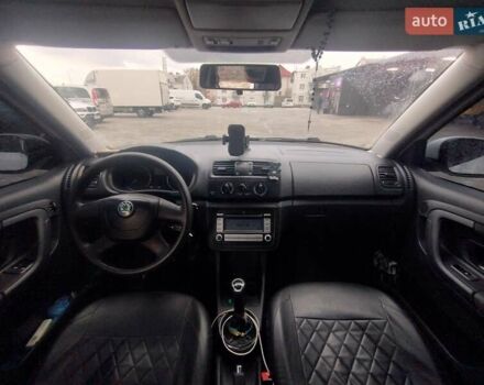 Белый Шкода Фабия, объемом двигателя 1.4 л и пробегом 359 тыс. км за 5600 $, фото 5 на Automoto.ua